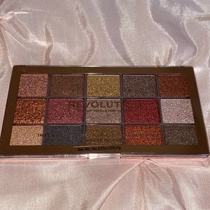 Makeup Revolution Foil Frenzy Eyeshadow Palette✨